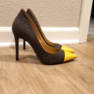 NEVER WORN Michael Kors Pumps